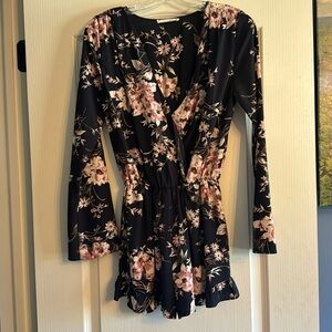 Black floral romper. Long sleeve. Ruffle short-subtle